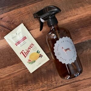 Oilyay wreath spray 16 Oz spray bottle w/ Thieves concentrate sample packet 🌿